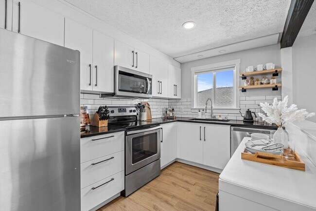 Foto del edificio - Modern 2BR Suite – Newly Furnished, Pet-Friendly, Near Downtown Spokane (Furnished)