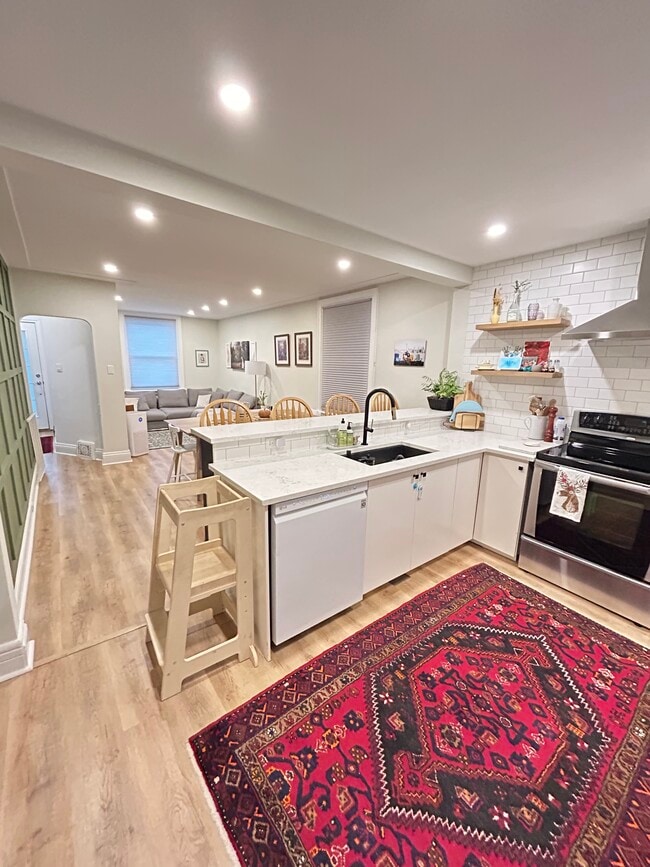 Building Photo - Beautiful 3-Bedroom Home with Bonus Garden Suite