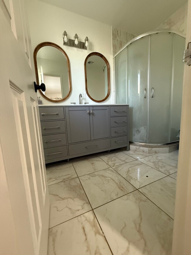 Photo - 25446 Lane St House