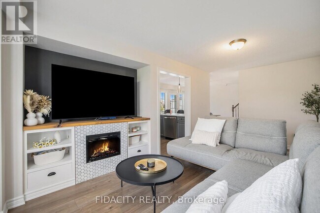 Building Photo - 549 Ensatina Cres