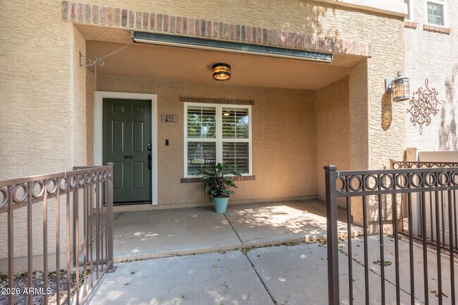 Building Photo - 2670 S Voyager Dr