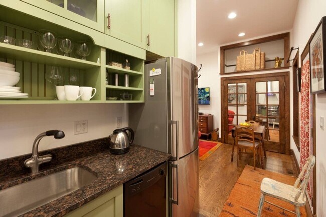 Foto del edificio - 1845 N Wilmot Ave