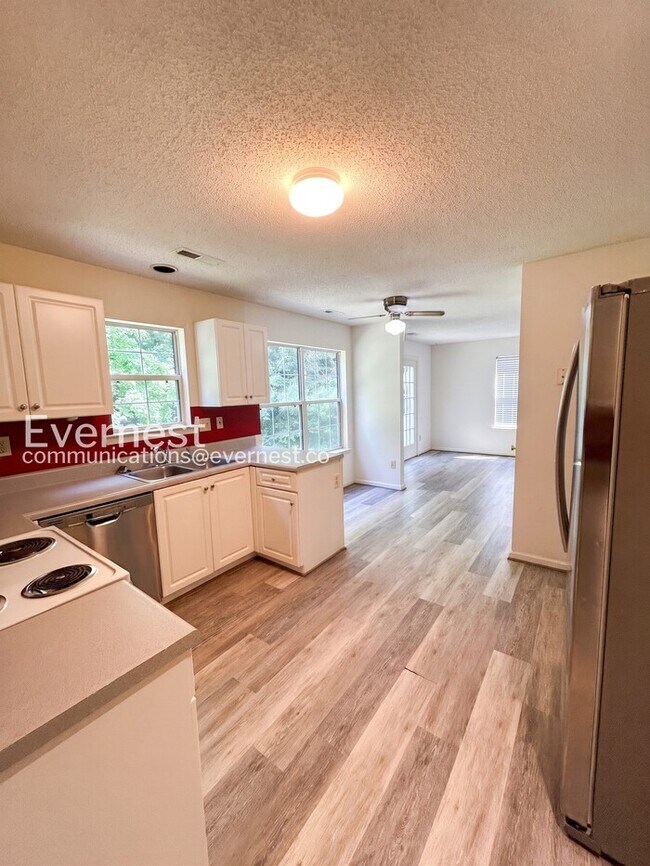Foto del edificio - 3985 Longhill Station Rd