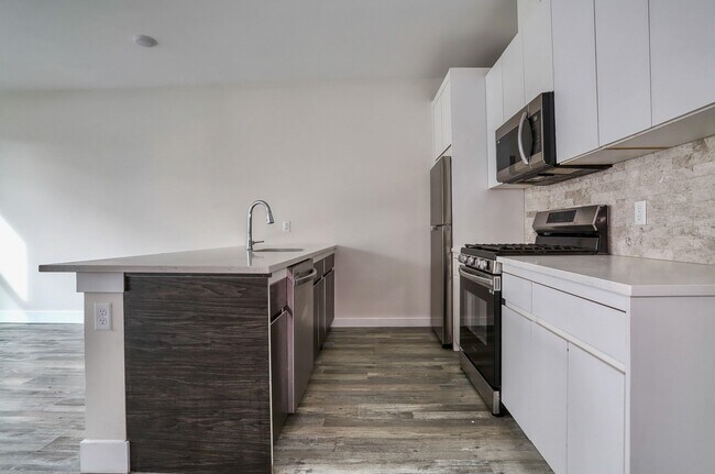 Building Photo - 140 Avenue B