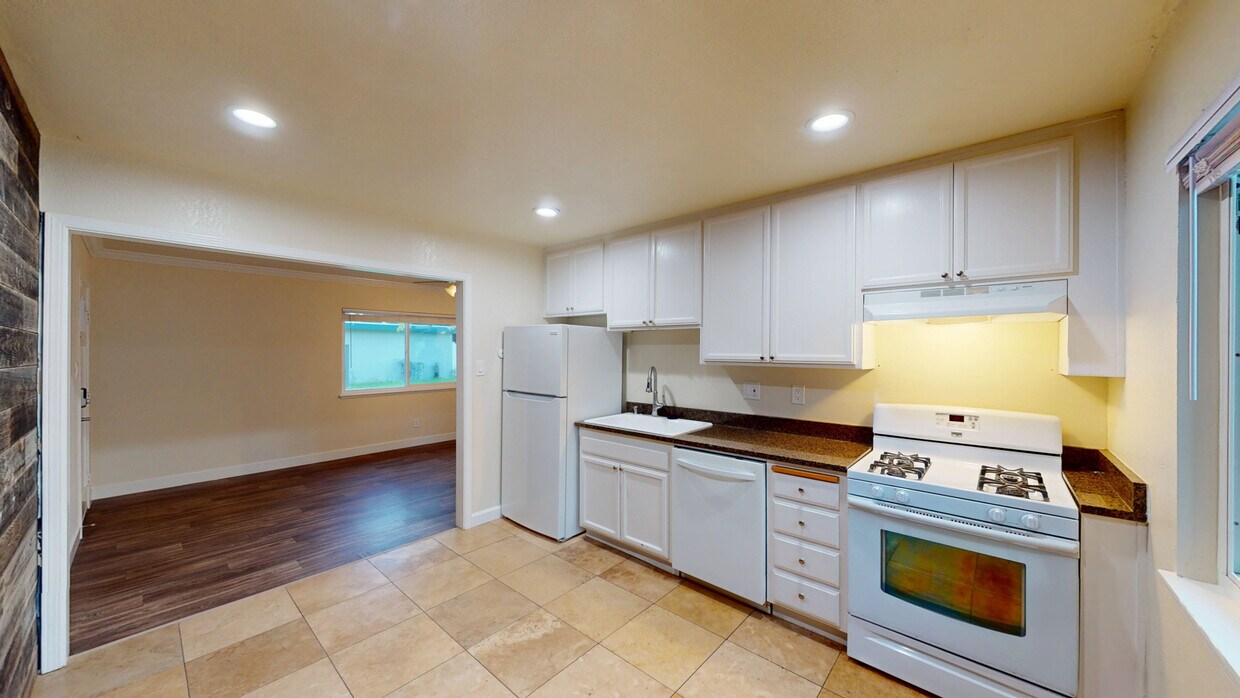 Foto principal - 15451 Marty Dr