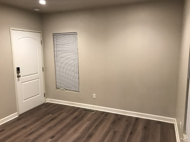 Building Photo - 201 5th Ave