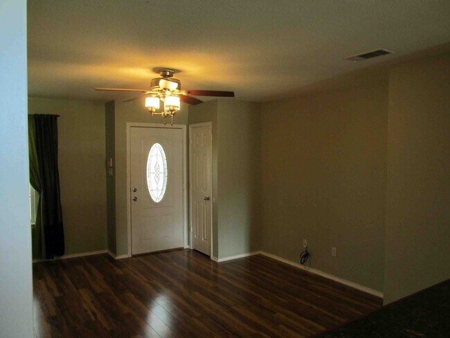 Foto del edificio - 2804 Blackburn Dr