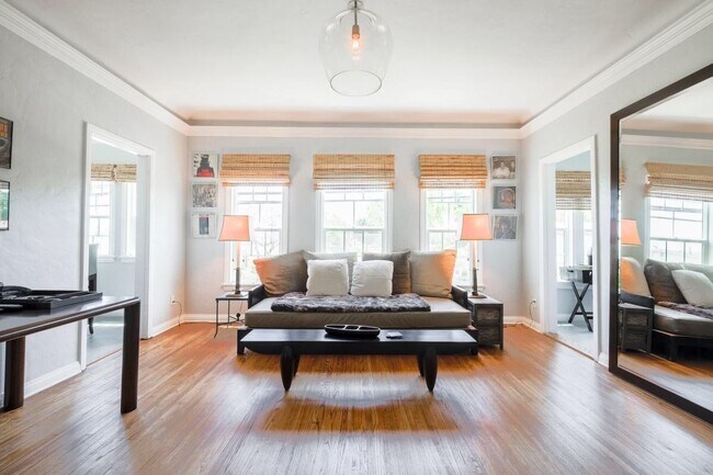 Foto del edificio - 1125 S Orange Dr