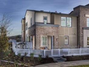 Building Photo - 1231 Brush Crk