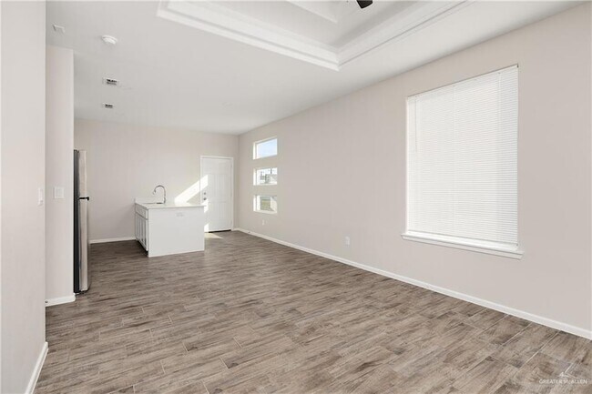 Building Photo - 3404 Ventura Ave