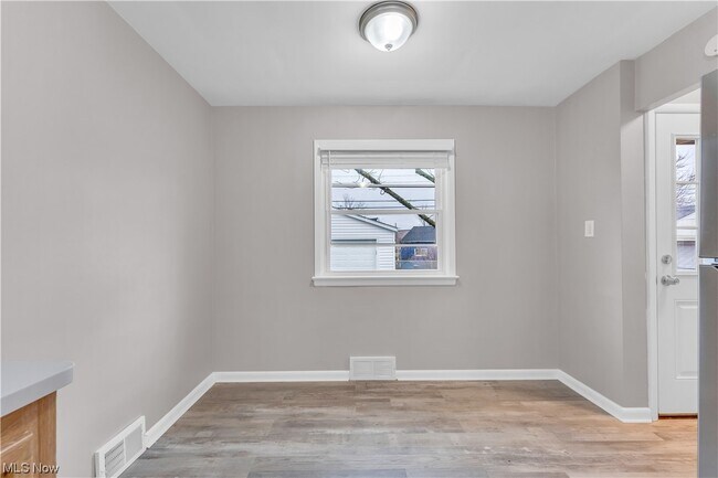 Foto del edificio - 15905 Northwood Ave