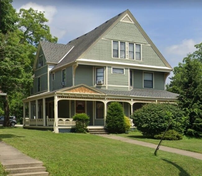 Building Photo - 755 Broadway Ave