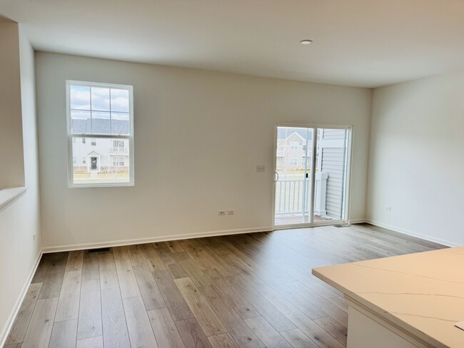 Living Area - 4377 Chelsea Manor Cir