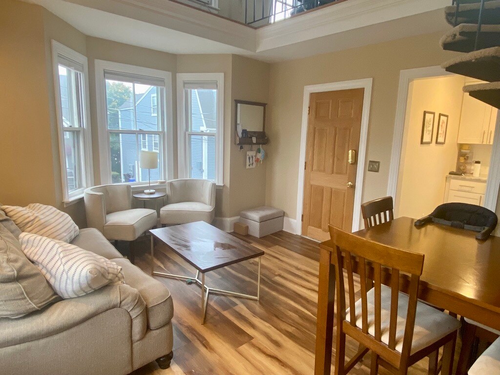 Living room - 52 Front St