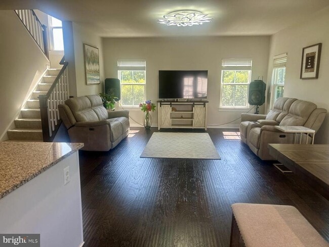 Building Photo - 105 Cabbage White Dr