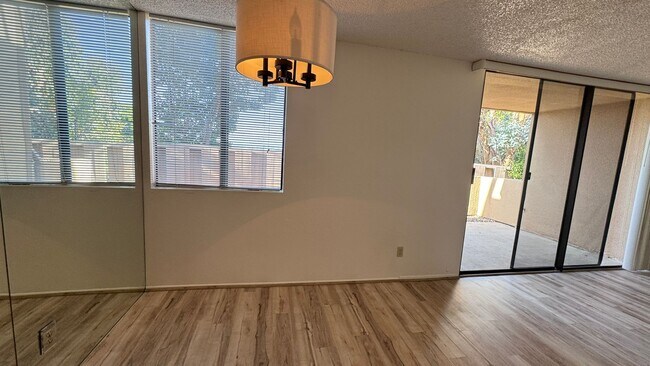 Foto del edificio - 1 bd with garage