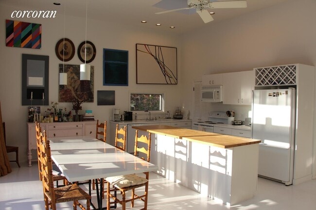 Foto del edificio - 31 Wildflower Rd
