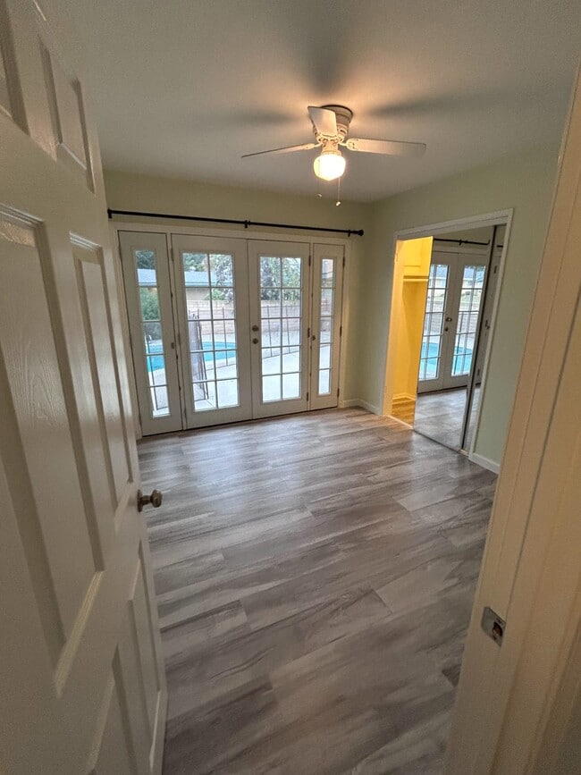 Foto del edificio - 9320 Yolanda Ave