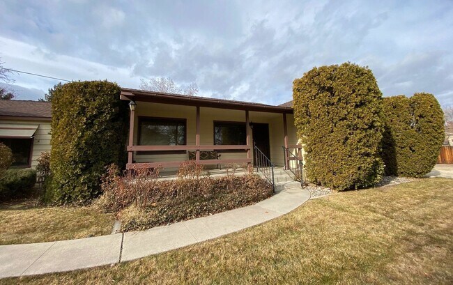 Foto del edificio - Beautiful Home in Old Southwest Reno w/Large Backyard