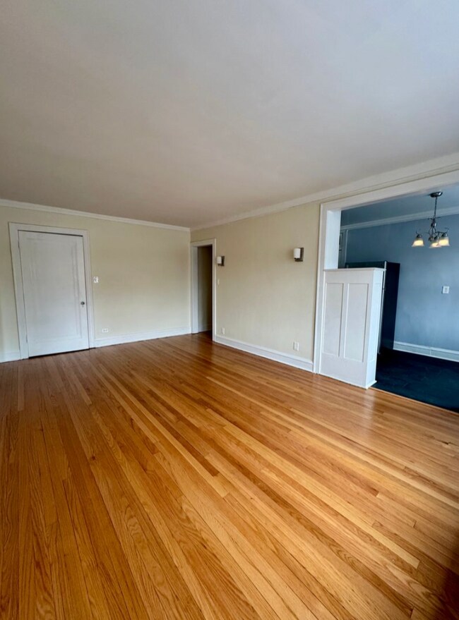 Foto del edificio - 2420 W Lunt Ave
