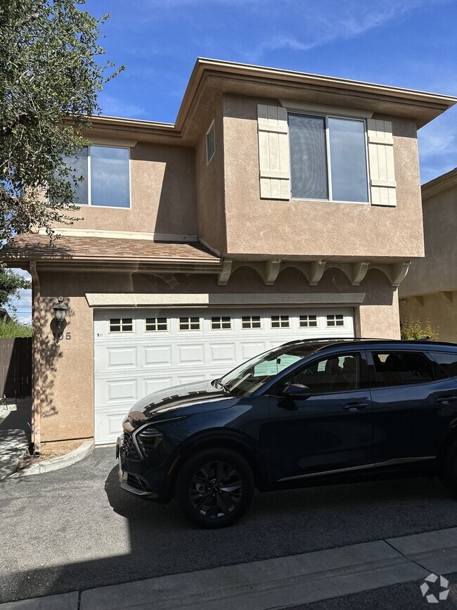 Building Photo - 10025 Topanga Canyon Blvd