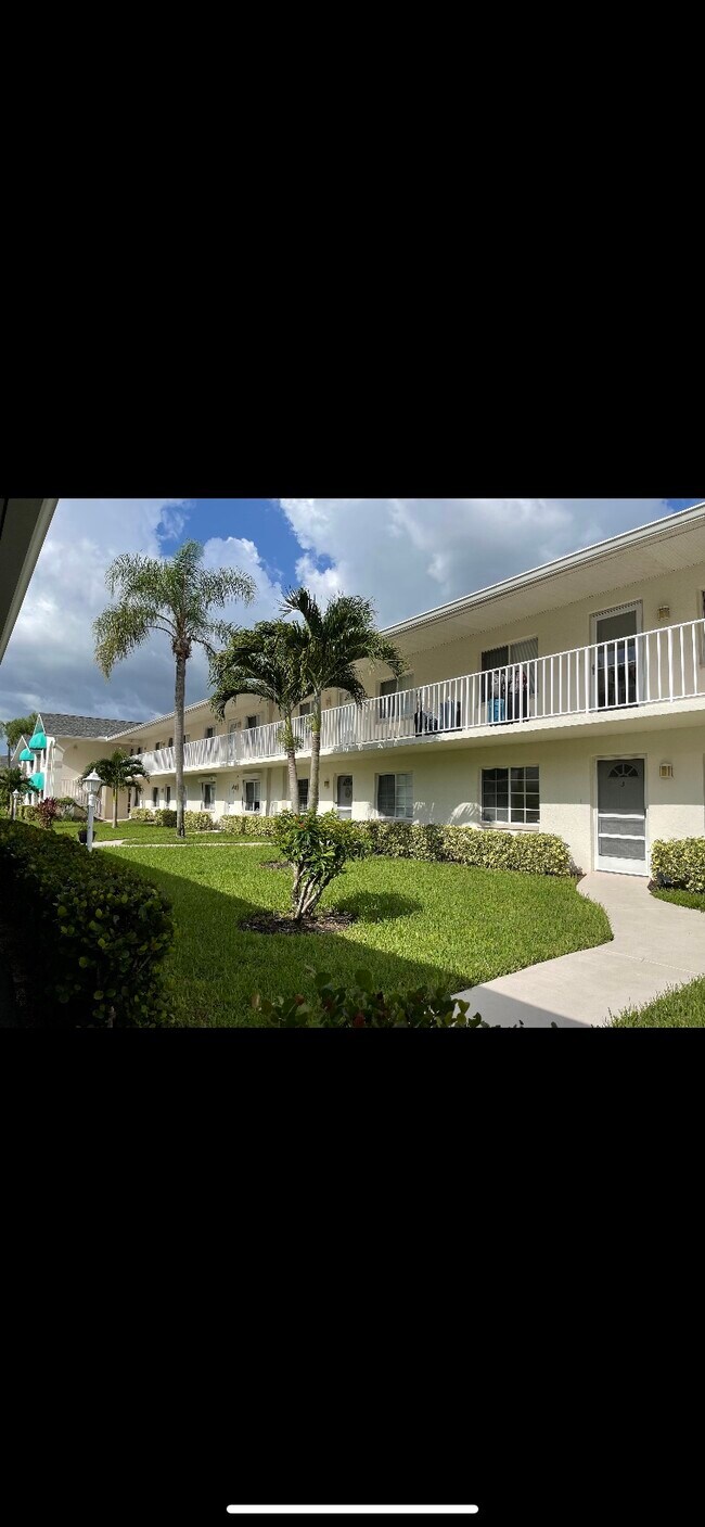 Front of building - 388 Belina Dr