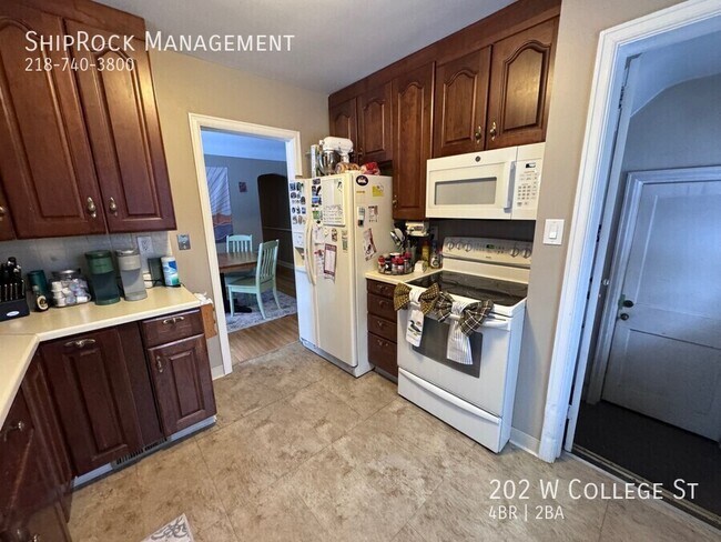 Foto del edificio - 202 W College St