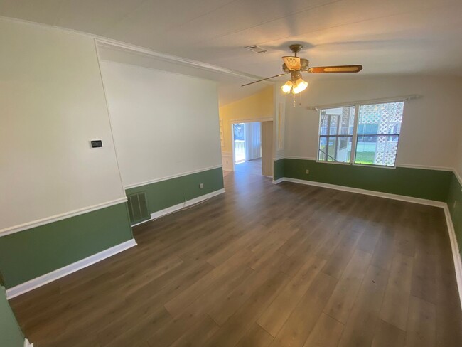 Building Photo - Beautiful 2 + 2, ANNUAL Lease In Orange Bl...