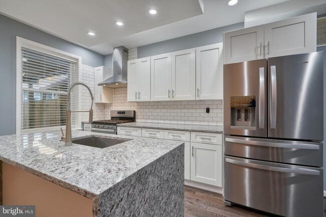 Building Photo - 627 S Lehigh St