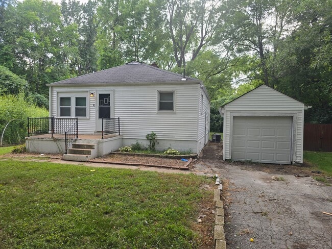 Building Photo - 9701 Green Valley Dr