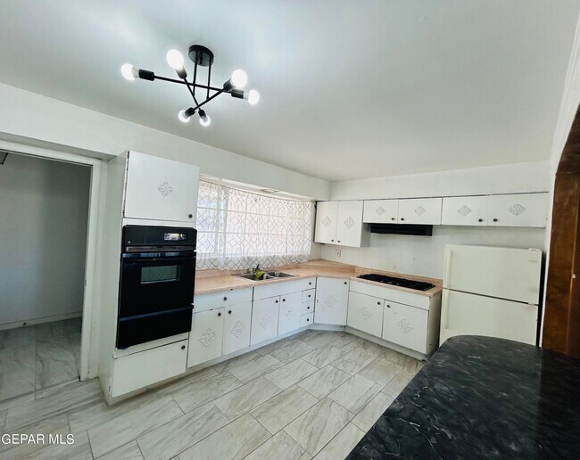 Foto del edificio - 521 Balboa Rd