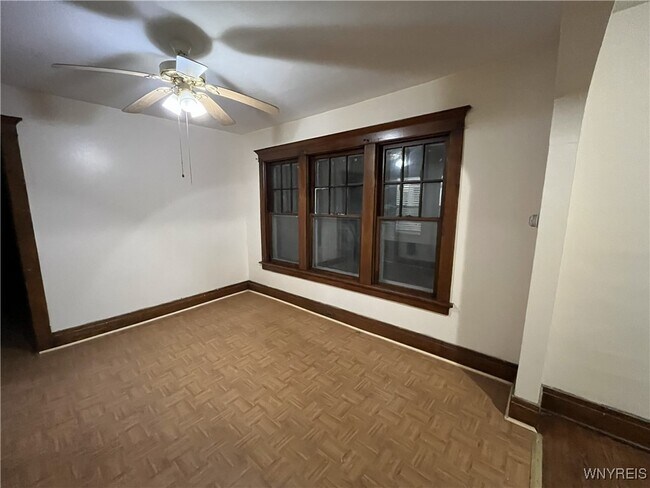 Foto del edificio - 168 Rodney Ave