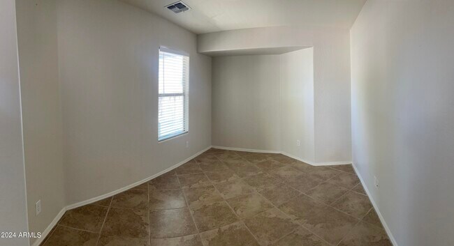 Foto del edificio - 352 W Gascon Rd