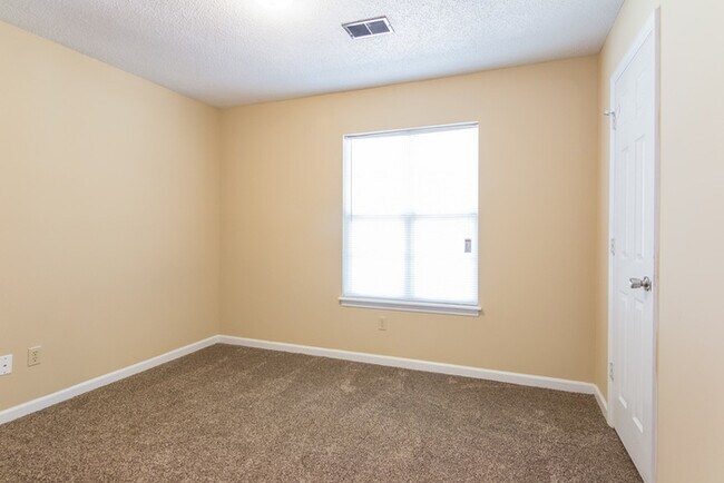 Building Photo - Lovely Home in Winslow Subdivision
