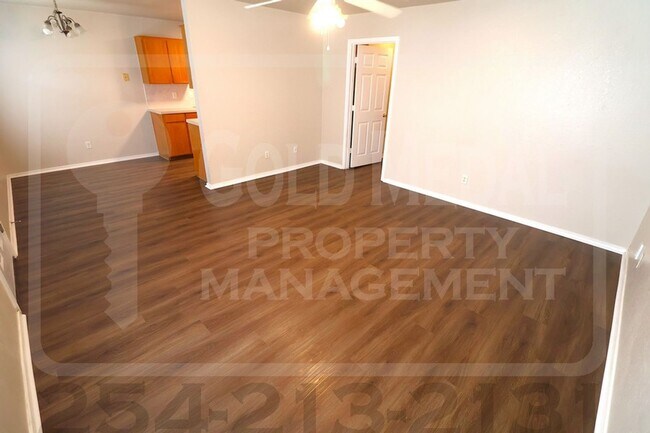 Foto del edificio - 3308 Cantabrian Dr