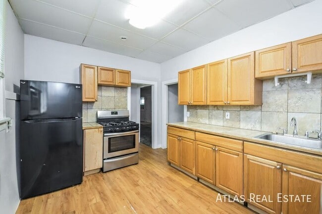 Building Photo - 861 Egbert St