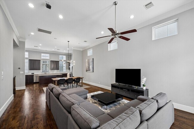 Foto del edificio - 1242 W 23rd St