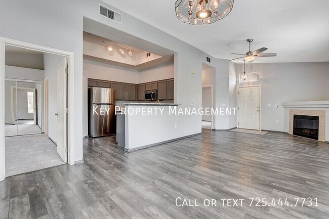 Foto del edificio - UPGRADED 2 BEDROOM CONDO NEAR 215/CHEYENNE