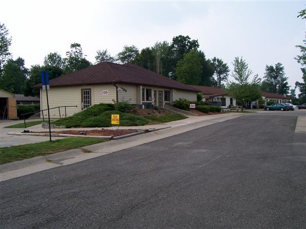 Building Photo - 1100 Huron Way