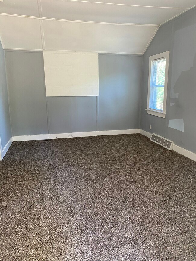 337 E Sunnybrook Dr, Royal Oak, MI 48073 House Rental in Royal Oak, MI