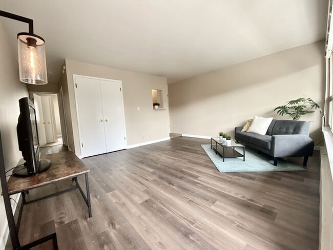 Interior Photo - 700 E Mercer