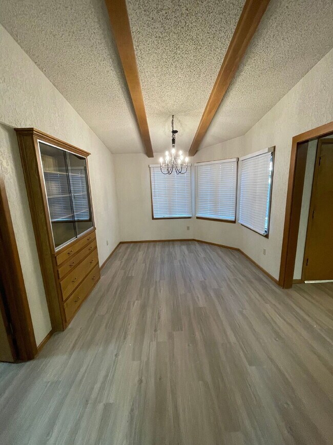 Building Photo - Beautiful Large Home with Basement