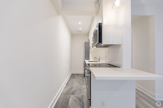 Building Photo - 345 Lonsdale