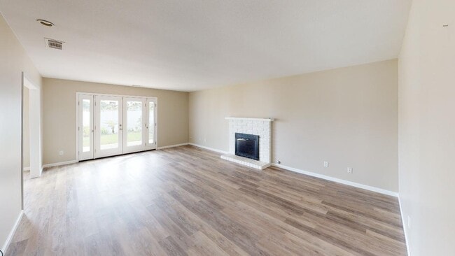 Building Photo - 1239 Drake Cir