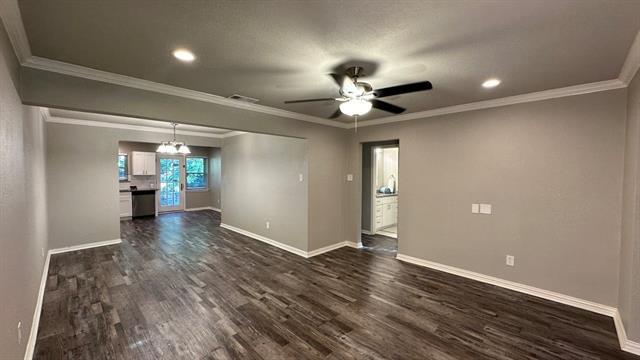 Foto del edificio - 7014 Kingsbury Dr
