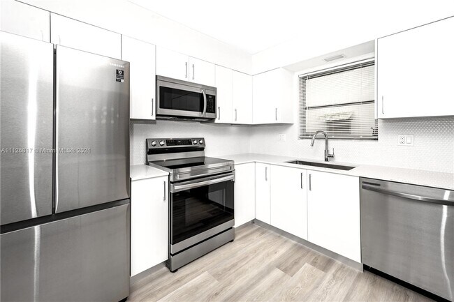 Building Photo - 400 S Luna Ct