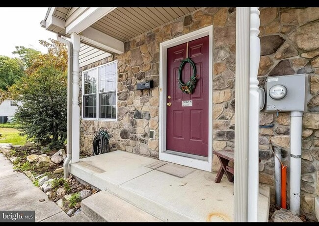 Building Photo - 24 E 9th St