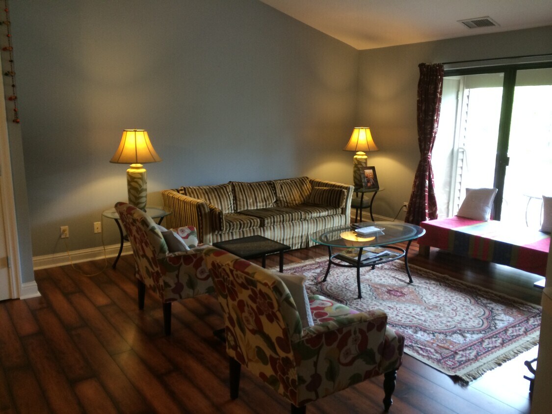 Primary Photo - 3800 Rosemont Blvd