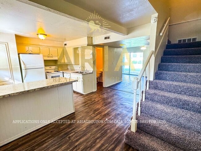 Building Photo - Cute 2 Bed/1.5 Townhome Available NOW in T...