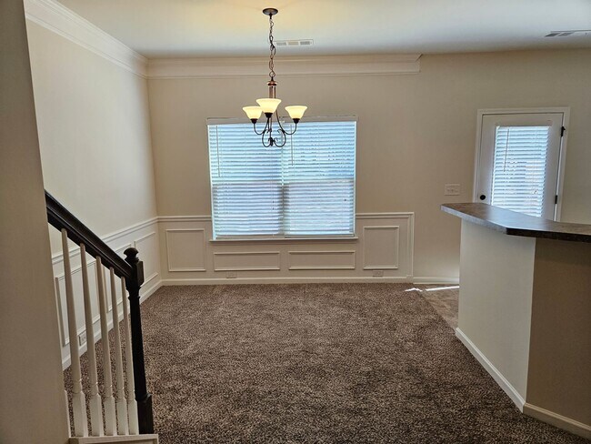 Building Photo - Nice 3 bed 2.5 bath Townhouse located in A...